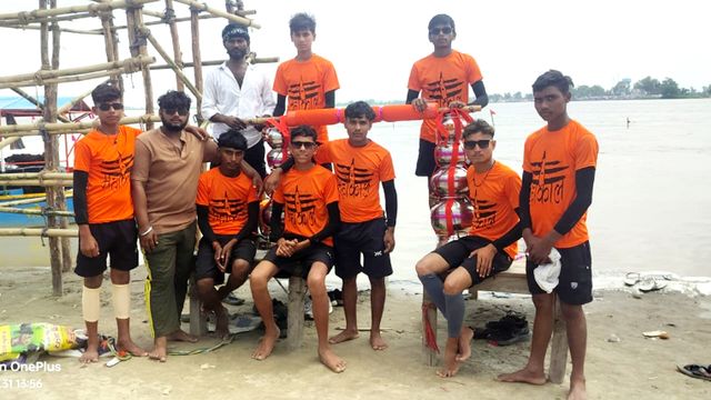 71 लीटर गंगाजल, 100 KM की पदयात्रा: कड़कती धूप और पैर के छालों को मात दे 'भोले' की ओर बढ़े कांवड़िया!