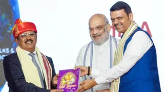 अमित शाह ने की लोकमान्य तिलक अवॉर्ड सेरेमनी में NSA की तारीफ(फोटो: एएनआई)