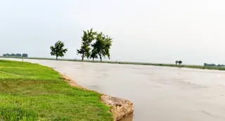 तटबंध समीपवर्ती गांवों के लोगों की परेशानी। जागरण