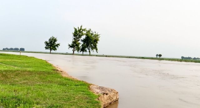बस्ती में फिर बढ़ने लगा सरयू नदी का जलस्तर, तटबंध किनारे गांवों में बढी परेशानी