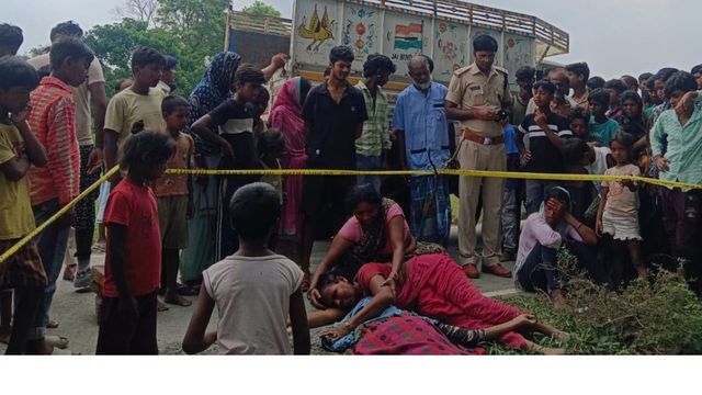 चकिया में सड़क किनारे मिला युवक का शव, धारदार हथियार से हत्या की आशंका, जांच में जुटी पुलिस
