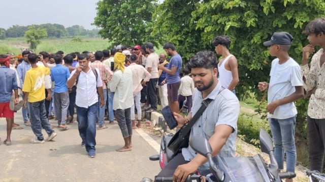 पूर्वी चंपारण में सिकरहना नदी के पुल से युवक ने लगाई छलांग, प्रेम संबंध के एंगल से जांच शुरू 

