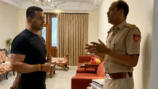 तहसीन पूनावाला के घर पहुंची दिल्ली पुलिस। वीडियो ग्रैब