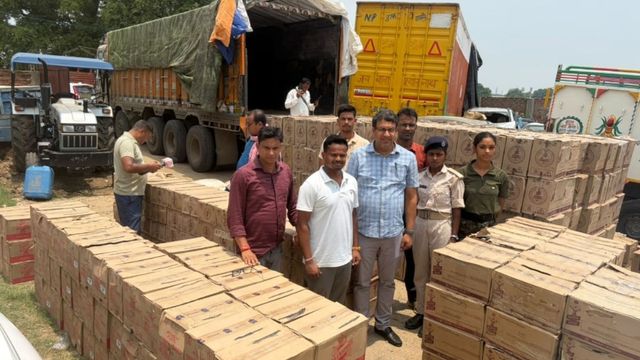 पंजाब से लाई जा रही 1 करोड़ रुपये की शराब बिहार में जब्त, महाराष्ट्र के 2 तस्कर अरेस्ट

