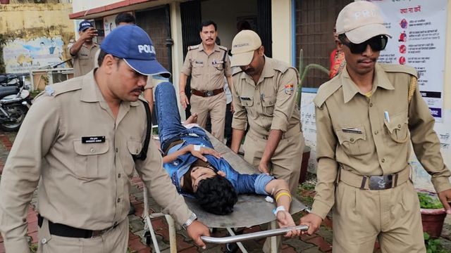 बागेश्वर में सेना के वाहन से स्कूटी टकराई, दो युवक गंभीर रूप से घायल