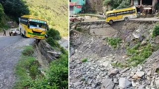 चंब में दुनाली के पास हवा में अटकी बस। जागरण