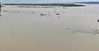 जलस्तर बढ़ने के बाद गंगा नदी का दृश्य। जागरण