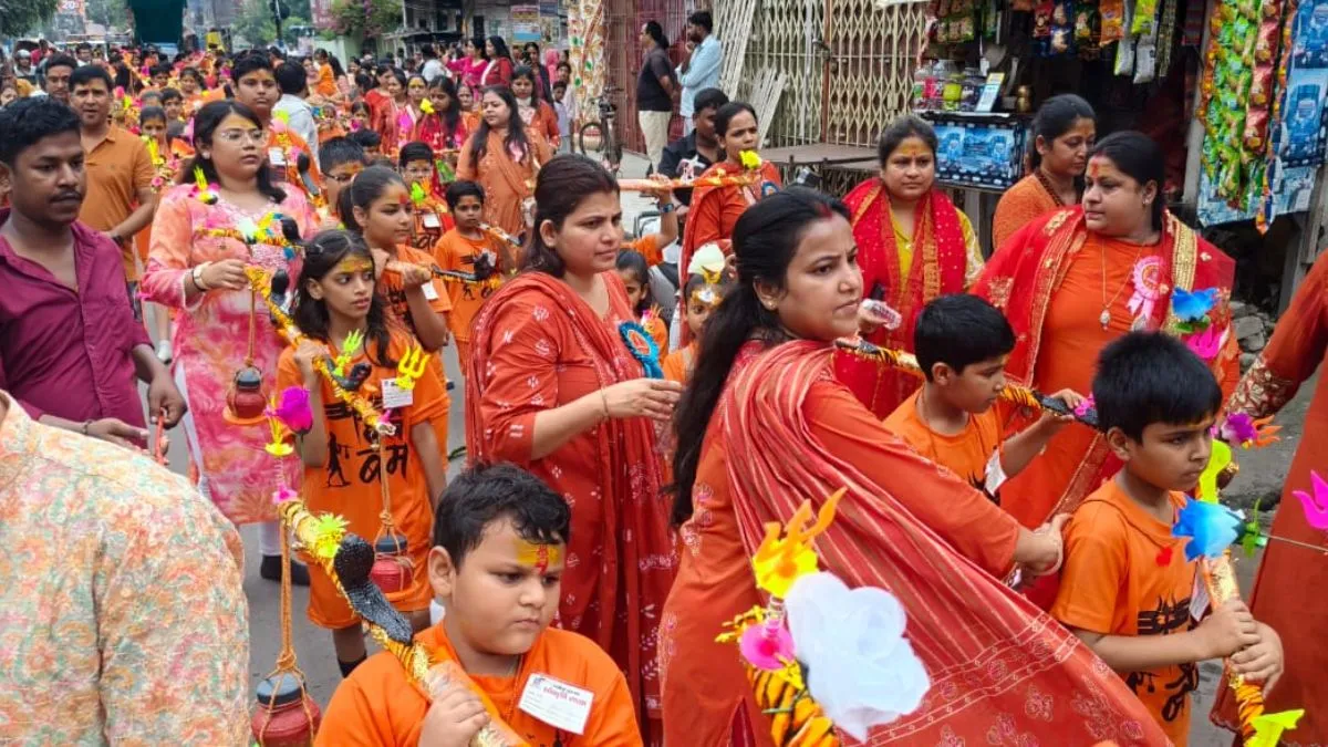 मुजफ्फरपुर में नन्हें कांवड़ियों का निकला जत्था, भगवा कपड़े पहनकर निकले बच्चे; बोलबम के जयघोष से गूंजा शहर