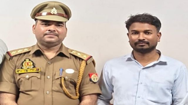 Prayagraj : फर्जी आधार कार्ड बनाने वाले गिरोह का ऑपरेटर भी गिरफ्तार, कानपुर का सरगना उपलब्ध कराता था User ID