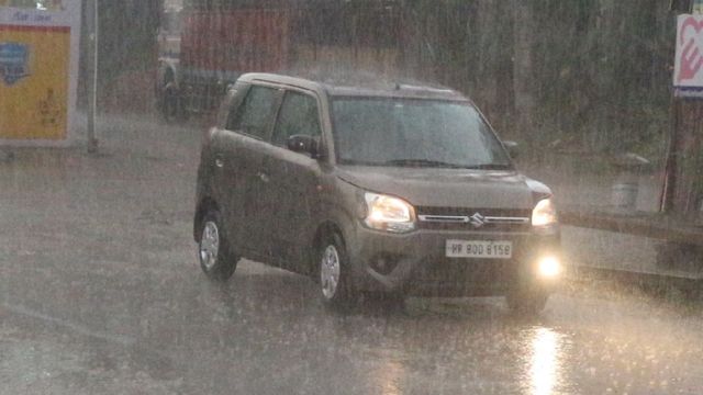 हिमाचल के मंडी में जमकर बरसे मेघ, यातायात के लिए 47 सड़कें बंद