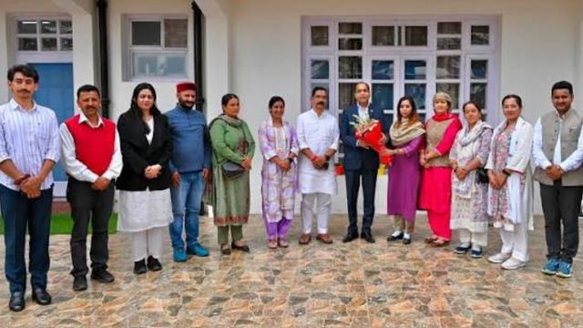 शिमला जिला परिषद अध्यक्ष की कुर्सी पर आज रात सियासी पहरा, निर्दलीय सदस्यों पर कांग्रेस-भाजपा दोनों की नजर