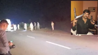जामताड़ा में मुठभेड़ स्थल पर पुलिस टीम और इनसेट में मारा गया गैंगस्टर सुजीत सिन्हा (फाइल फोटो)।