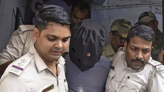 बंगाल में पकड़ा गया संदिग्ध जैश का आतंकी। (फोटो- पीटीआई।)