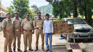 मध्य प्रदेश से छत्तीसगढ़ जा रही अवैध शराब सोनभद्र में पकड़ी गई, आरोपी गिरफ्तार।