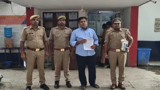 आजमगढ़ में योग शिक्षक नौकरी ठगी का भंडाफोड़, गिरोह का सरगना गिरफ्तार।