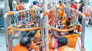 सावन के पहले सोमवार पर बाबा विश्वनाथ के अभिषेक को उमड़े कांवरिया, वाराणसी में तैयारियां पूरी।