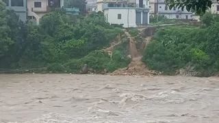 सरयू का जलस्तर बढ़ा।