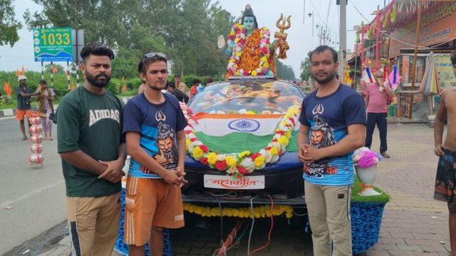 5 करोड़ की 'मैकलारेन' पर सवार भोले बाबा! स्पोर्टस कार वाली कांवड़ से सड़क सुरक्षा का संदेश दे रहे दिल्ली के युवा
