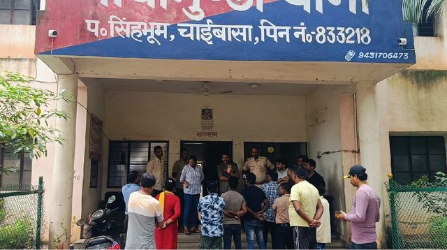 नोवामुंडी में धार्मिक भावनाएं भड़काने का आरोप: सोशल मीडिया पर आपत्तिजनक वीडियो के खिलाफ विहिप का हंगामा
