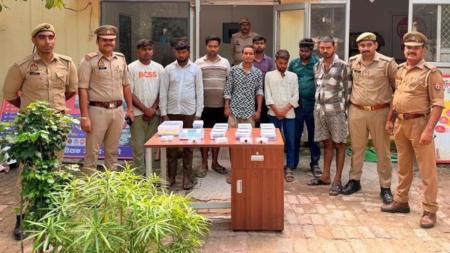 लखीमपुर खीरी में 8 साइबर ठग गिरफ्तार, पुलिस ने बरामद किए 121 फर्जी सिम कार्ड 
