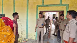 फिरोजाबाद पुलिस पूछताछ के दौरान। जागरण