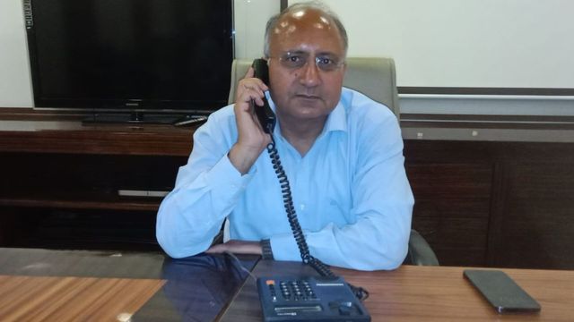 हेलो डॉक्टर: नम स्थानों पर नंगे पैर टहलने से बचें, बरसात में लेप्टोस्पाइरोसिस का बढ़ जाता है खतरा
