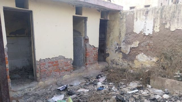 मेवात में 6 साल से अधूरा पड़ा सार्वजनिक शौचालय, हजारों लोगों के लिए परेशानी का सबब बना
