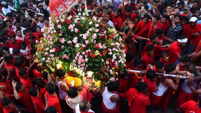 महाकाल की शाही पालकी यात्रा में उमड़ा जनसैलाब, हर-हर महादेव के जयघोष से गूंजा मुजफ्फरपुर