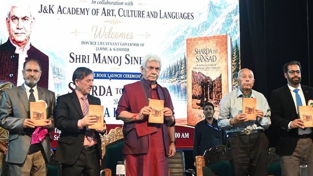 अनुच्छेद 370 हटने के बाद कितना बदला जम्मू-कश्मीर? LG मनोज सिन्हा ने सभी सवालों के दिए जवाब
