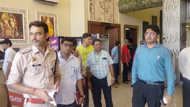 मेरठ में कांवड़ यात्रा नियमों के उल्लंघन पर मोघा होटल सील, खाने में मिला था प्याज-लहसुन