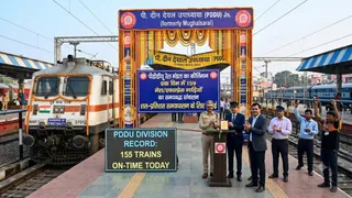 पीडीडीयू रेल मंडल ने बनाया कीर्तिमान 155 मेल-एक्सप्रेस ट्रेनें समय पर।