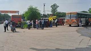 रोडवेज बस अड्डा।