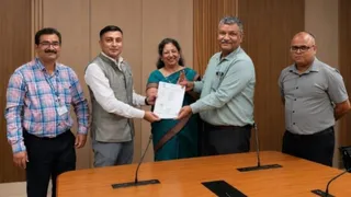एम्स देवघर में 897 किलोवाट रूफटॉप सोलर परियोजना का करार