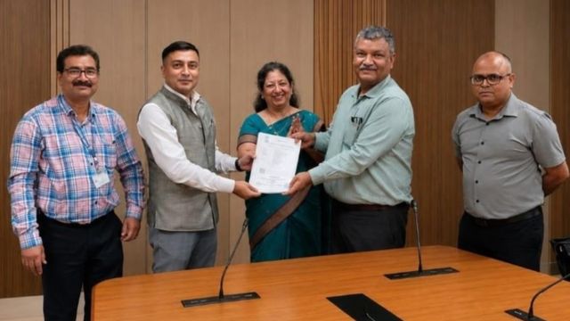 AIIMS देवघर में 897 किलोवाट रूफटॉप सोलर प्रोजेक्ट का करार, पीएम सूर्यघर योजना से मिलेगा लाभ