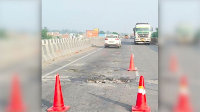 लखनऊ-दिल्ली हाईवे पर फिर बढ़ा संकट: गर्रा पुल का एक्सपेंशन ज्वाइंट टूटा, दिखने लगीं सरिया; रेंगते रहे वाहन