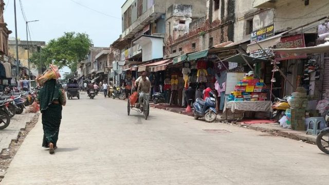 CM ग्रिड योजना से बदल रही मथुरा की सूरत, कई सड़कों पर हो रहा काम; श्रद्धालुओं के लिए बढ़ रही सुविधाएं