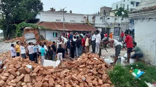 तोड़ी गई शिव मंदिर। (जागरण)