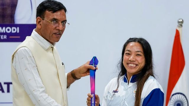 CWG 2026: मीराबाई चानू को 30 लाख तो सिल्वर-ब्रॉन्ज विजेताओं को मिले लाखों, खेल मंत्री मांडविया ने खिलाड़ियों का बढ़ाया हौसला