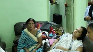 विलाप करती महिलाएं।