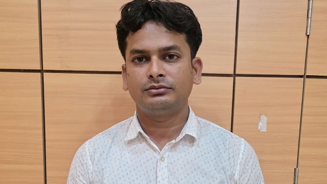 ओडिशा में विजिलेंस का एक्शन: ट्रकों से मासिक कोटा वसूलता ट्रैफिक इंस्पेक्टर 20 हजार की रिश्वत लेते गिरफ्तार
