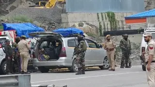 जम्मू-कश्मीर में 21 संदिग्ध बांग्लादेशी हिरासत में, असम के रास्ते भारत में घुसपैठ।