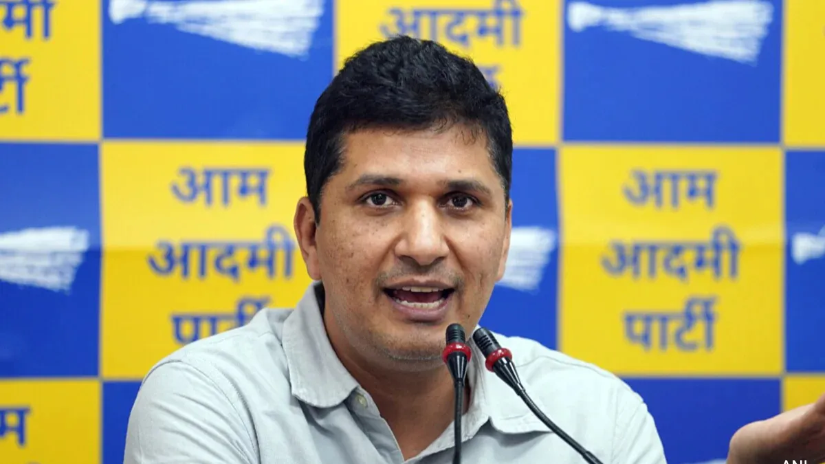 दिल्ली में छात्राओं की साइकिल खरीद पर सियासत, AAP ने लगाया 90 करोड़ के घोटाले का आरोप; भाजपा ने किया खारिज