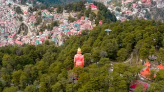 शिमला में जाखू मंदिर की पहाड़ी।