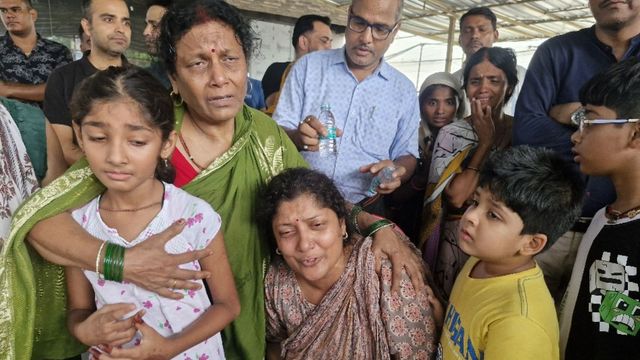 'मेरे हीरो को जीरो बना दिया...', EO विमल कुमार की हत्या के बाद रो-रोकर बेहोश हो जा रही पत्नी
