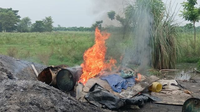 राघोपुर में पुलिस की बड़ी स्ट्राइक: 7 अवैध शराब भट्ठियां नेस्तनाबूद, 13 हजार लीटर कच्चा जावा नष्ट
