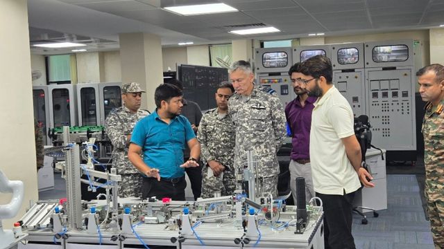 IIT कानपुर पहुंचे एयर मार्शल प्रवीण केशव वोहरा, स्वदेशी साइबर सुरक्षा तकनीकों का लिया जायजा