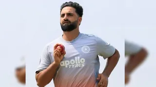 आकिब की ताकत उनकी सटीक लाइन-लेंथ, गेंद को स्विंग कराना और लंबे समय तक गेंदबाजी करना है।