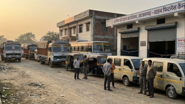 आजमगढ़ में व्यवसायिक वाहनों के ऑटोमैटिक और मैनुअल फिटनेस बंद, डेडलाइन खत्म होने पर देना पड़ रहा विलंब शुल्क
