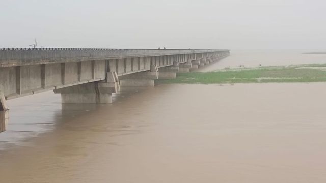 बैराजों से छोड़ा गया 2.71 लाख क्यूसेक से अधिक पानी, बहराइच में एल्गिन ब्रिज पर बढ़ा घाघरा का जलस्तर

