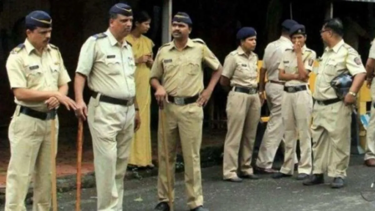 बंगाल में TMC बूथ अध्यक्ष हथियार और बम के साथ गिरफ्तार, दक्षिण 24 परगना में पुलिस की बड़ी कार्रवाई